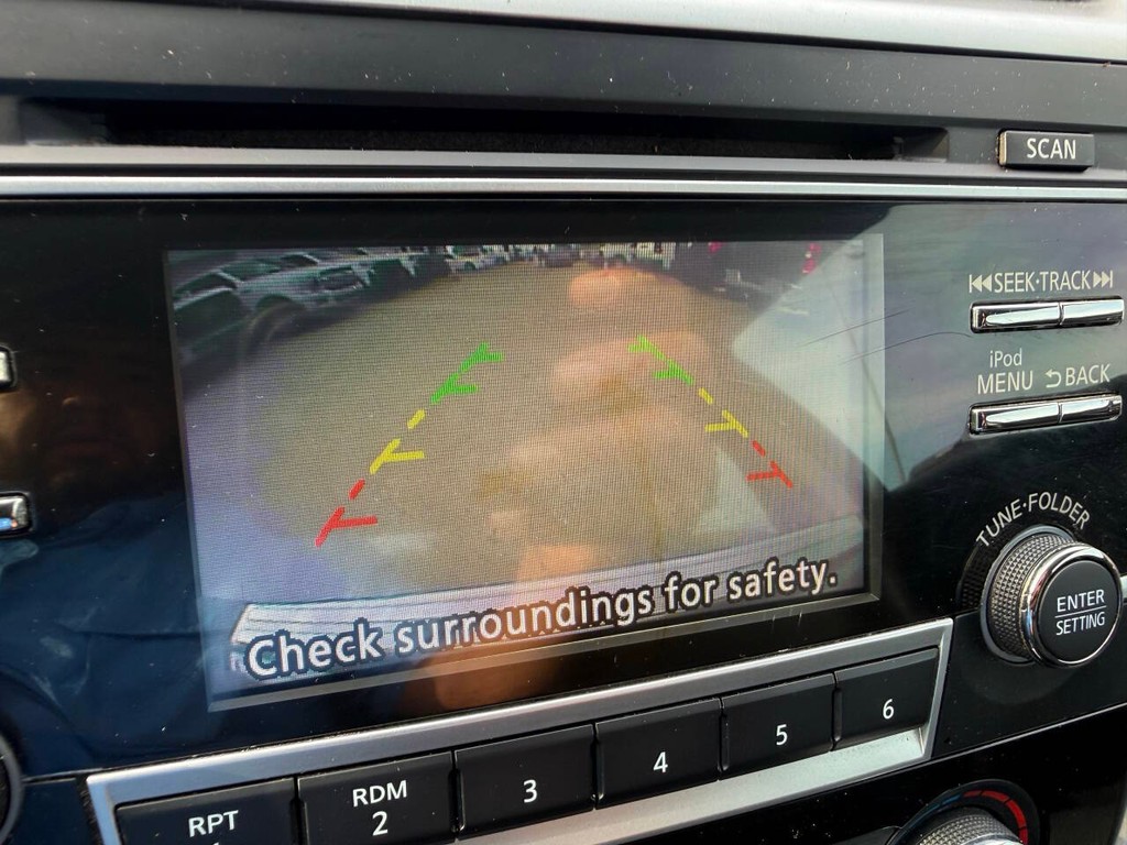 Nissan Altima Vehicle Full-screen Gallery Image 25