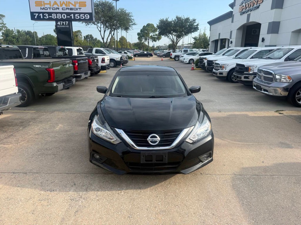 Nissan Altima Vehicle Full-screen Gallery Image 37