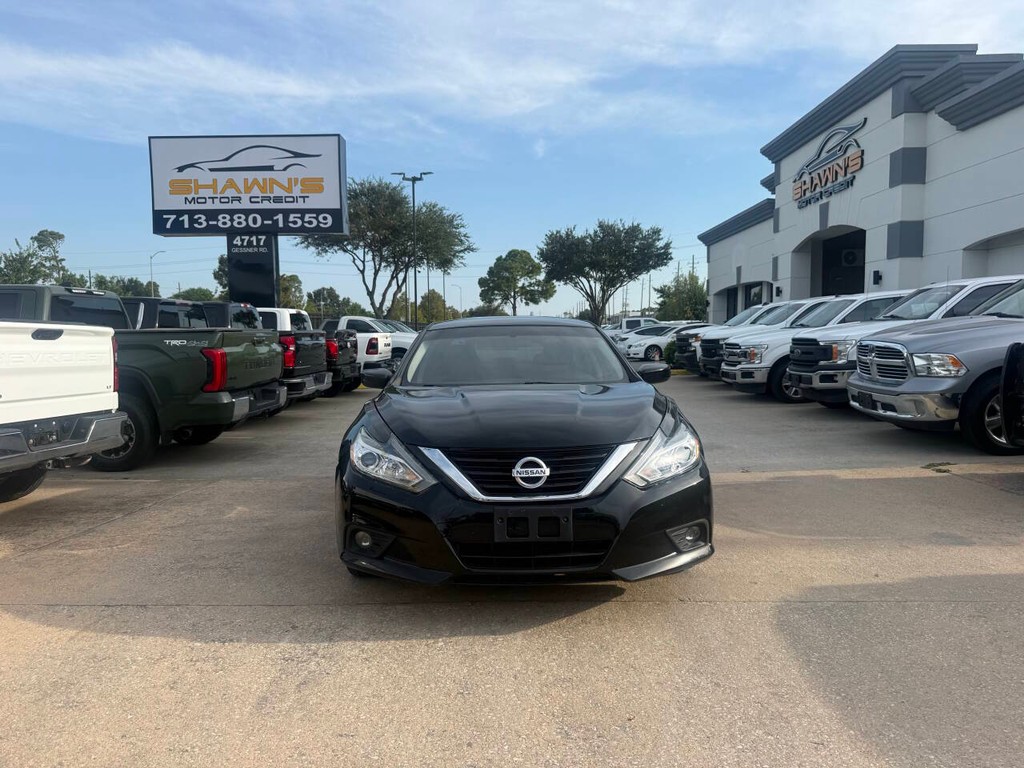 Nissan Altima Vehicle Full-screen Gallery Image 38