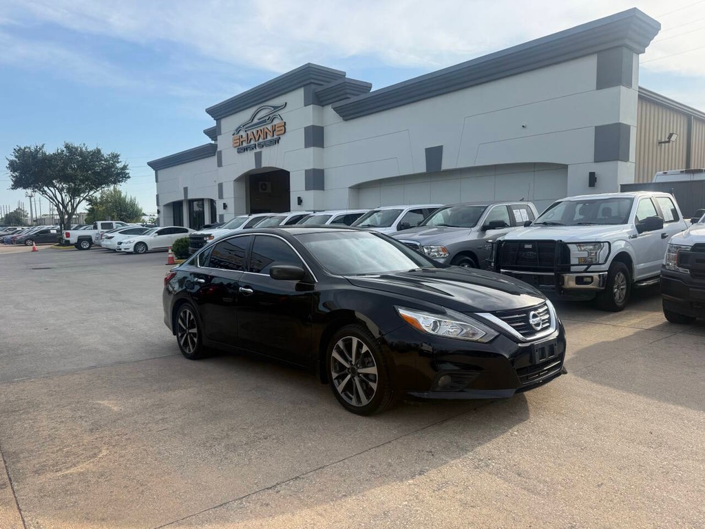 Nissan Altima Vehicle Full-screen Gallery Image 39