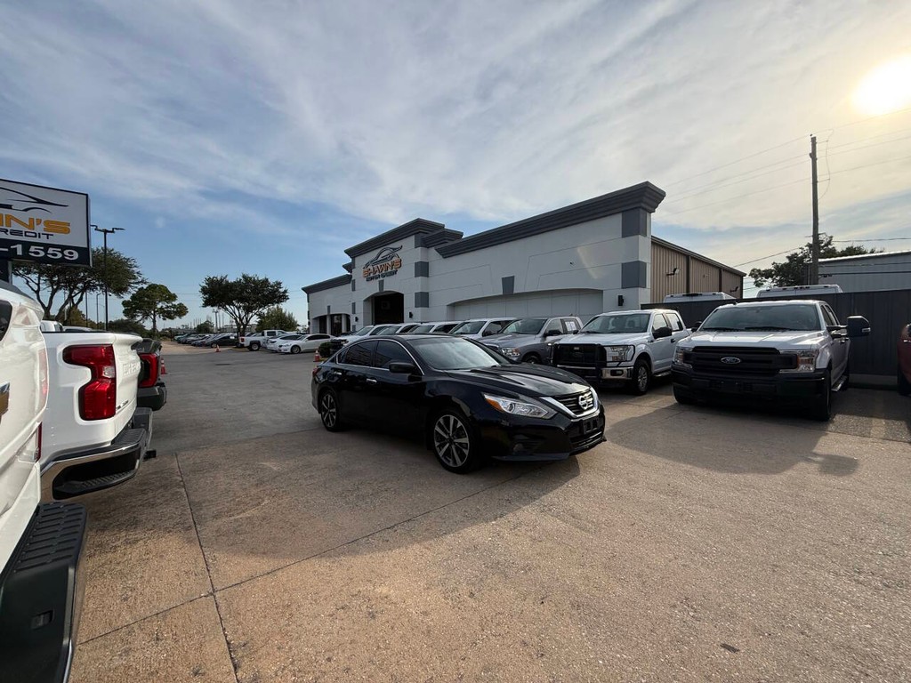 Nissan Altima Vehicle Full-screen Gallery Image 41