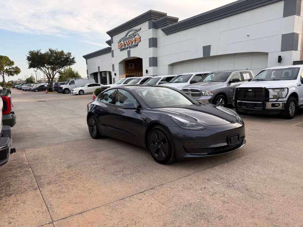 Tesla Model 3 Vehicle Full-screen Gallery Image 02
