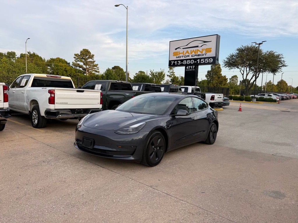 Tesla Model 3 Vehicle Full-screen Gallery Image 03