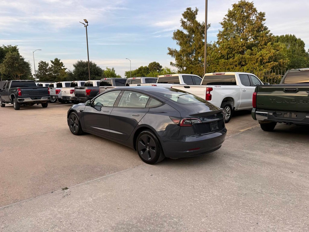 Tesla Model 3 Vehicle Full-screen Gallery Image 04