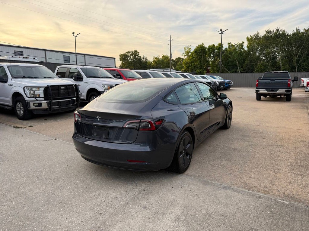 Tesla Model 3 Vehicle Full-screen Gallery Image 05