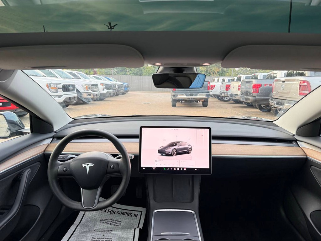 Tesla Model 3 Vehicle Full-screen Gallery Image 17