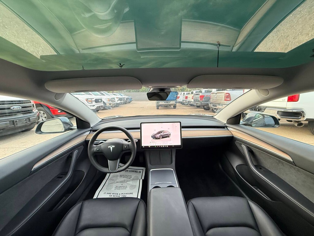 Tesla Model 3 Vehicle Full-screen Gallery Image 18