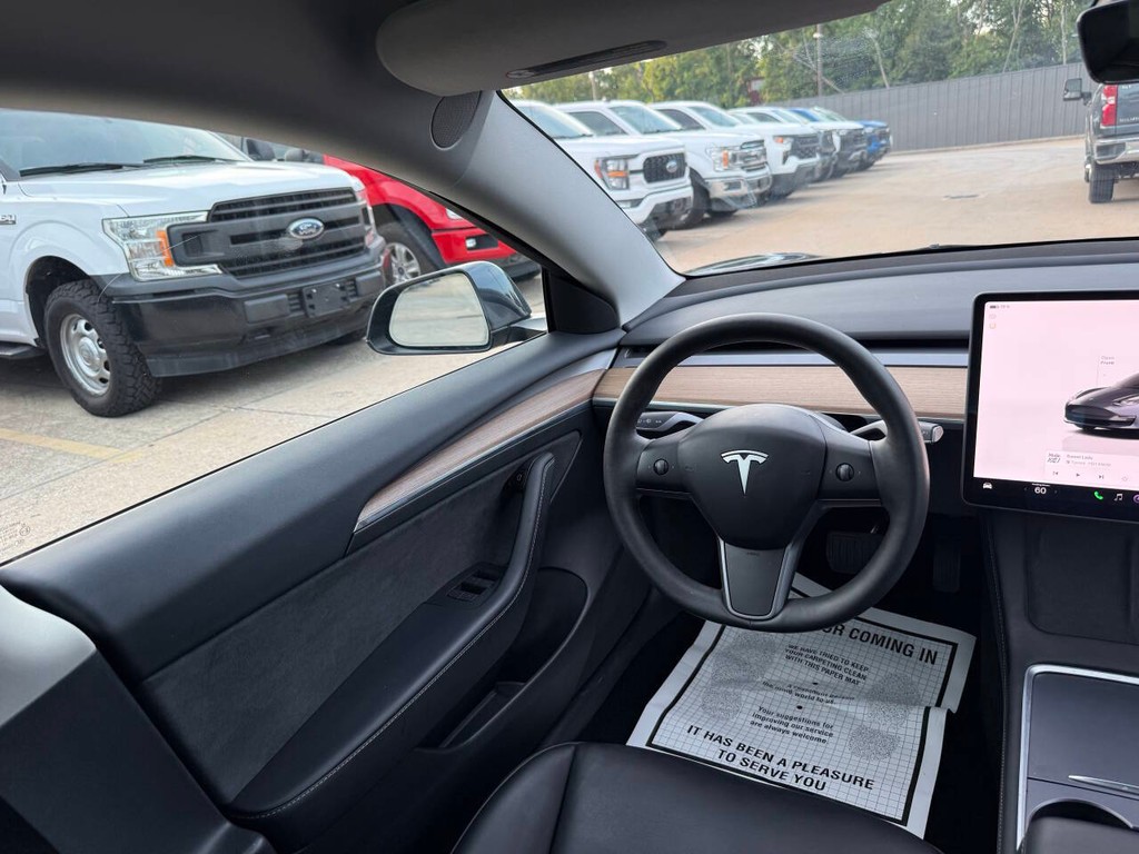Tesla Model 3 Vehicle Full-screen Gallery Image 19