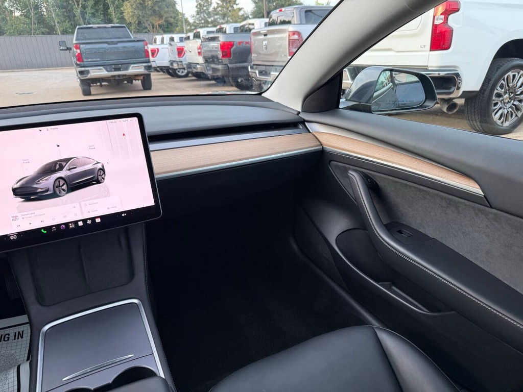Tesla Model 3 Vehicle Full-screen Gallery Image 20