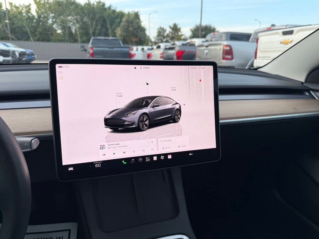 Tesla Model 3 Vehicle Full-screen Gallery Image 24