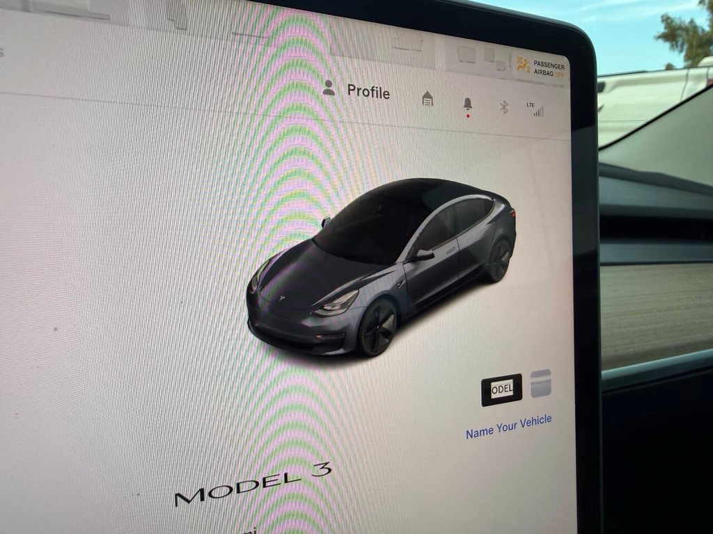 Tesla Model 3 Vehicle Full-screen Gallery Image 27