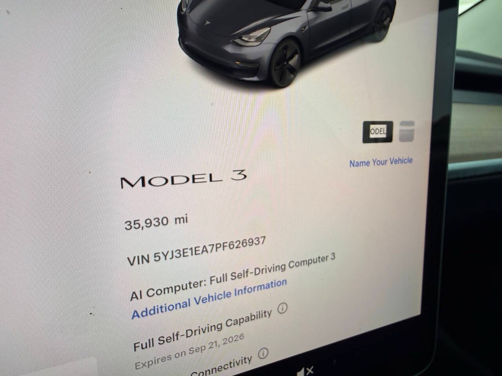 Tesla Model 3 Vehicle Full-screen Gallery Image 28