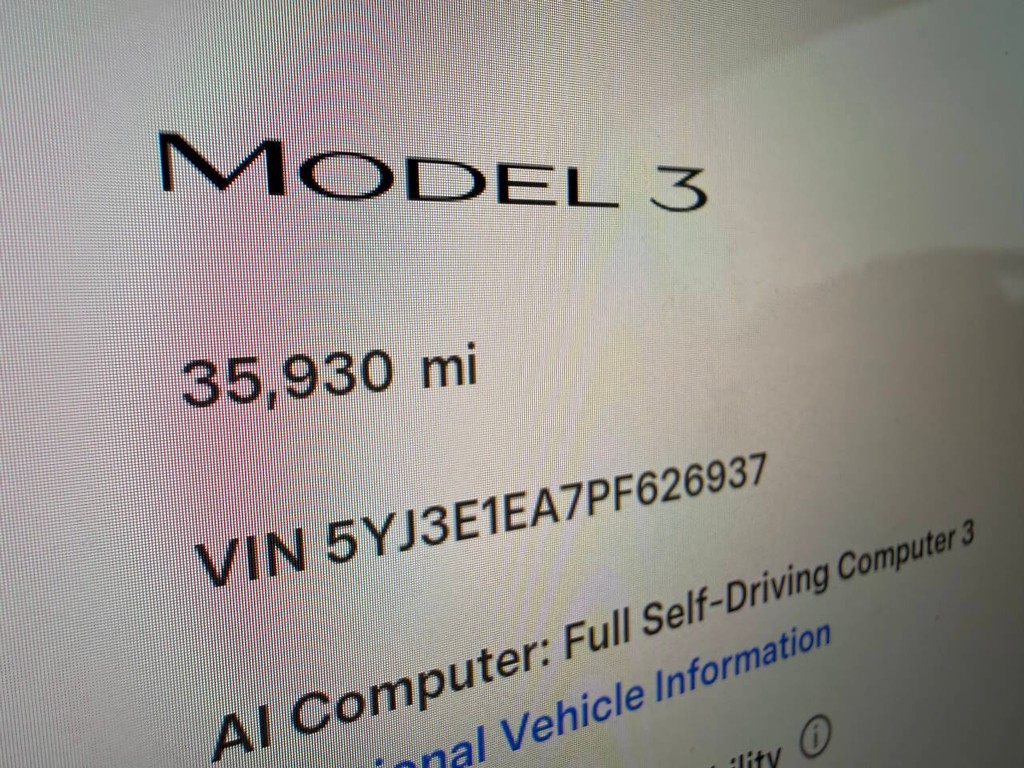 Tesla Model 3 Vehicle Full-screen Gallery Image 30