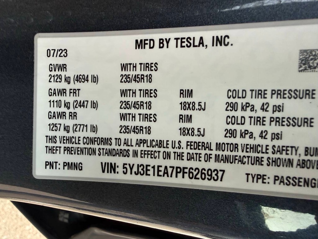 Tesla Model 3 Vehicle Full-screen Gallery Image 31