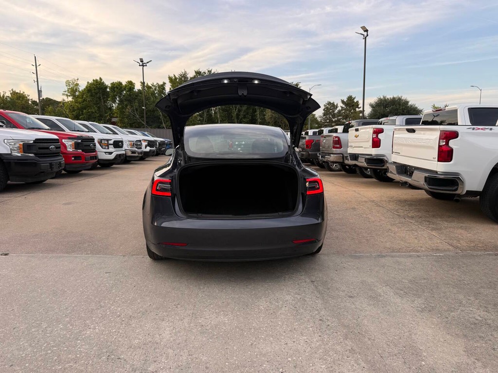 Tesla Model 3 Vehicle Full-screen Gallery Image 33