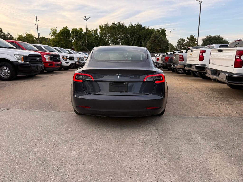 Tesla Model 3 Vehicle Full-screen Gallery Image 34