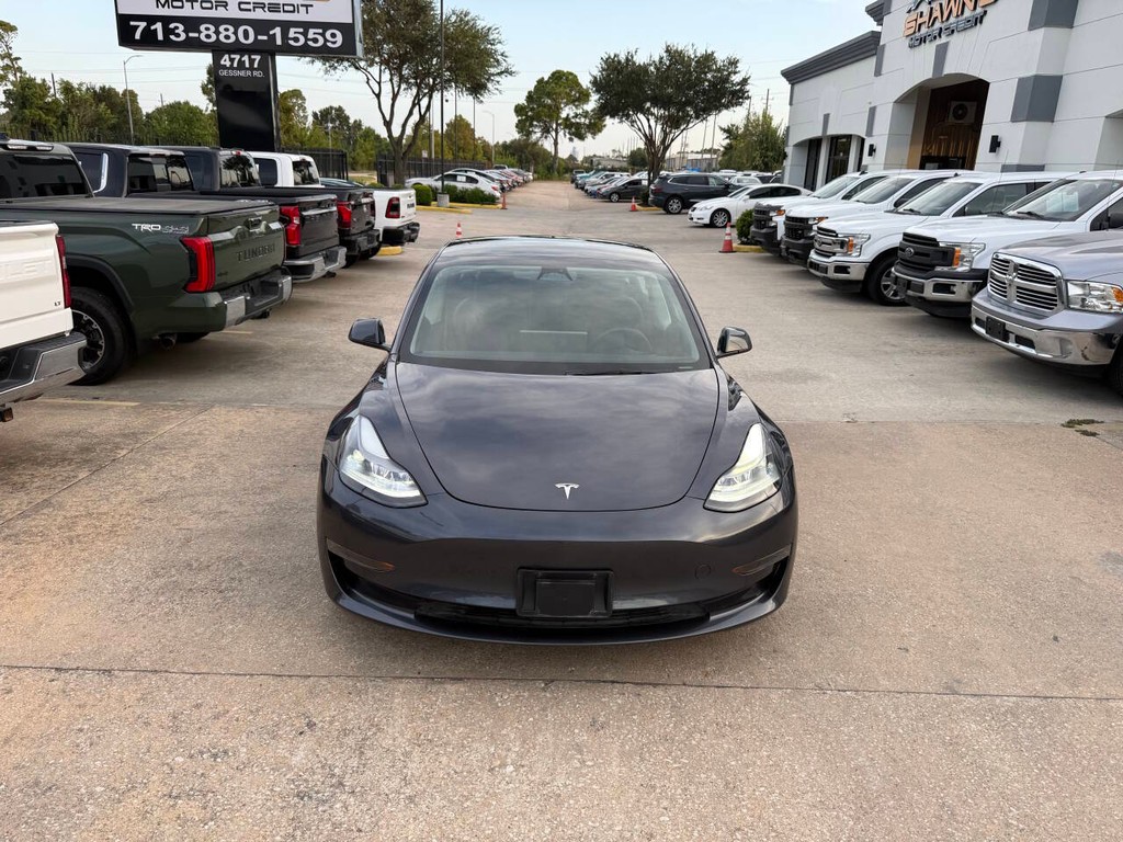 Tesla Model 3 Vehicle Full-screen Gallery Image 35