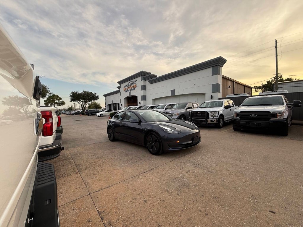 Tesla Model 3 Vehicle Full-screen Gallery Image 39