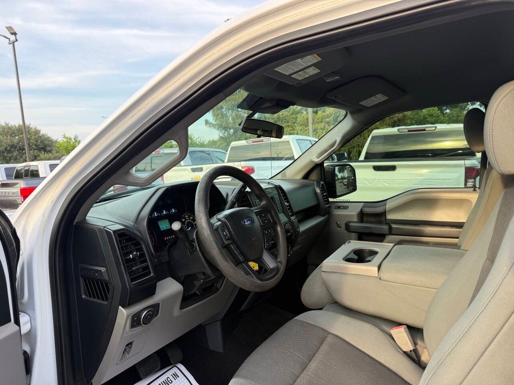 Ford F-150 Vehicle Full-screen Gallery Image 06