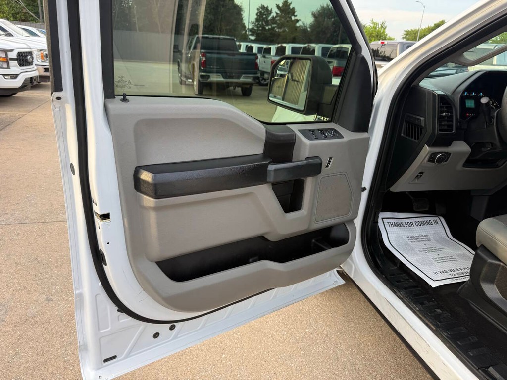 Ford F-150 Vehicle Full-screen Gallery Image 07
