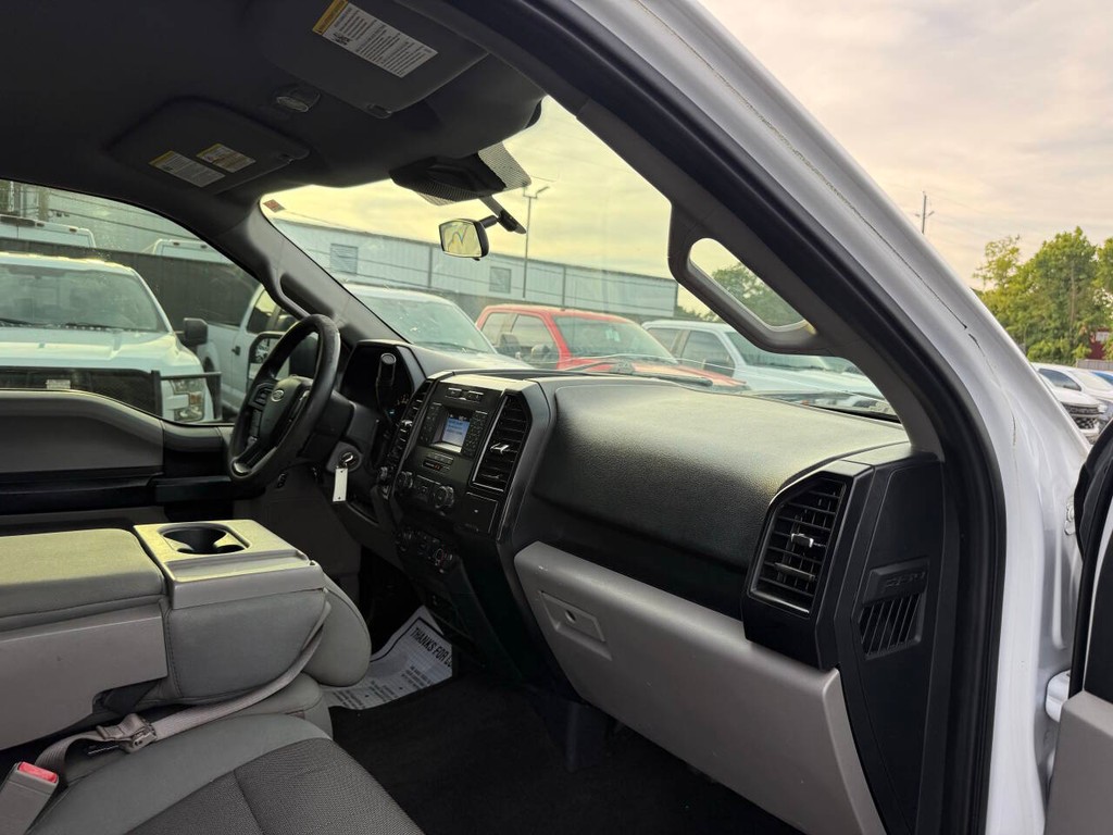 Ford F-150 Vehicle Full-screen Gallery Image 08
