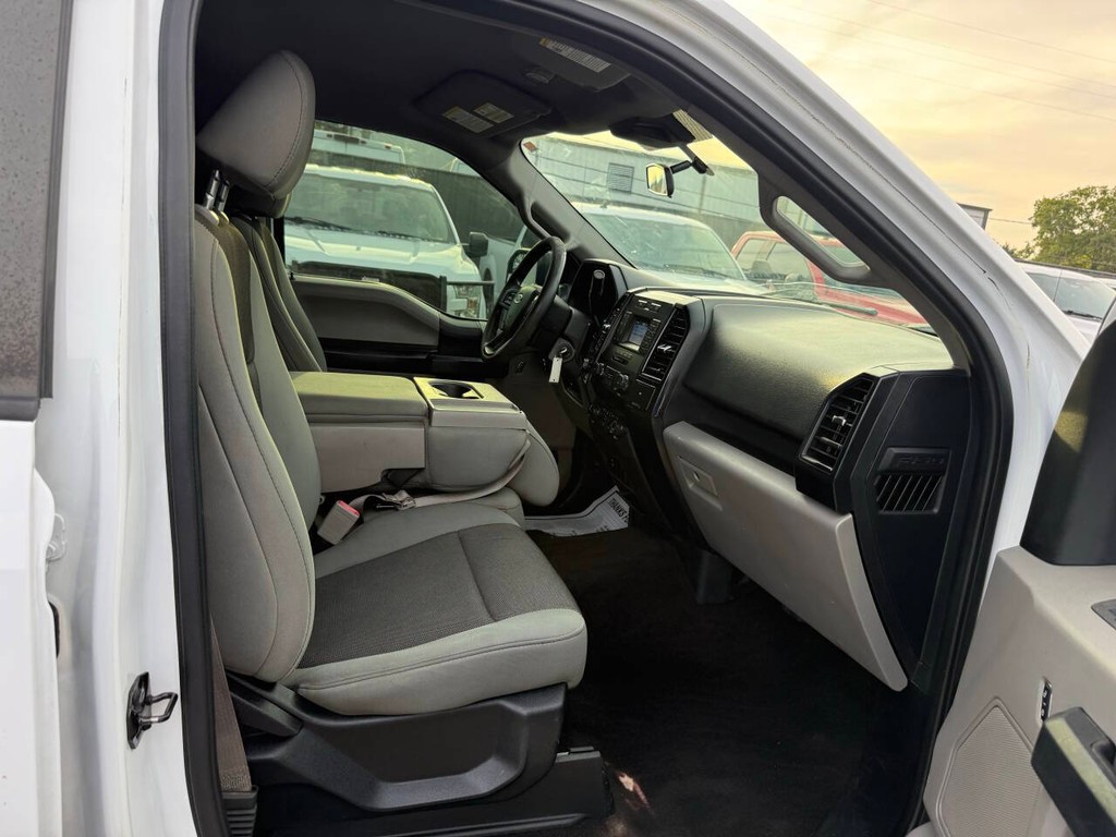 Ford F-150 Vehicle Full-screen Gallery Image 09
