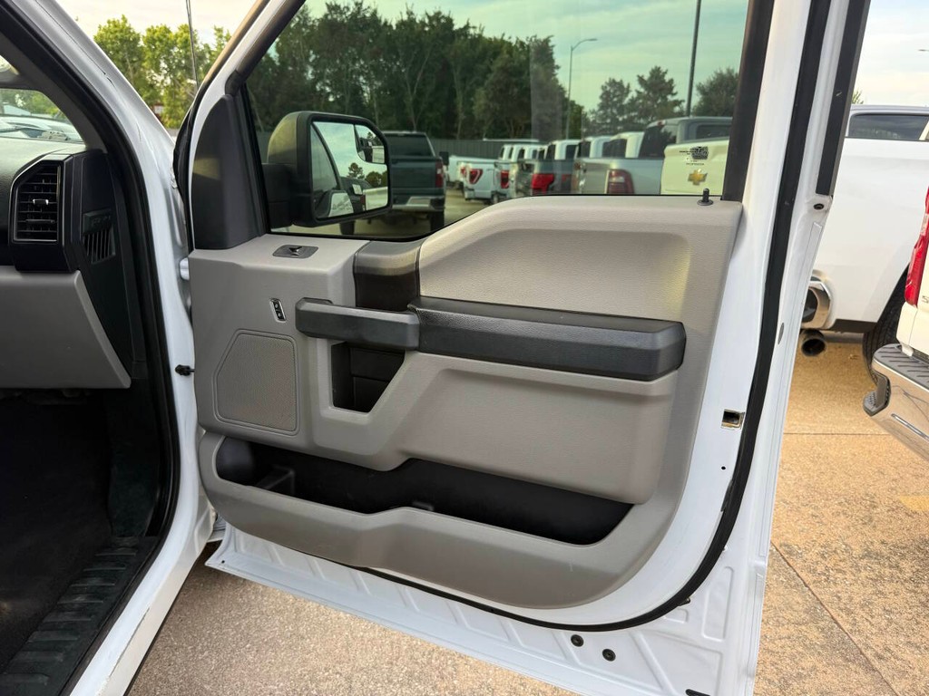 Ford F-150 Vehicle Full-screen Gallery Image 10