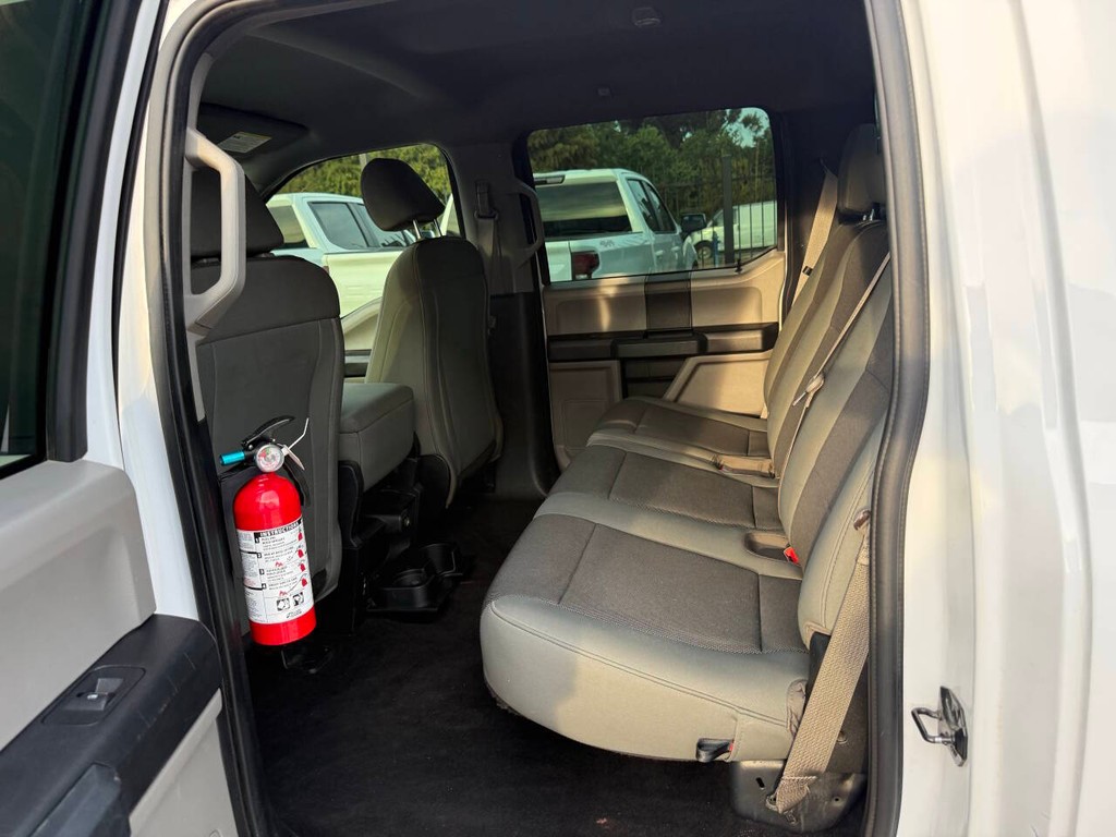 Ford F-150 Vehicle Full-screen Gallery Image 12