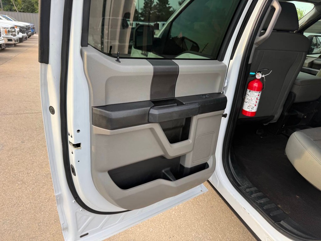 Ford F-150 Vehicle Full-screen Gallery Image 13