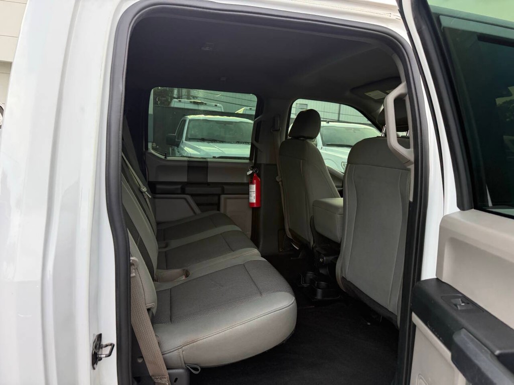 Ford F-150 Vehicle Full-screen Gallery Image 14