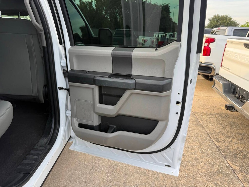 Ford F-150 Vehicle Full-screen Gallery Image 15