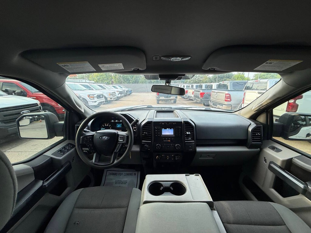Ford F-150 Vehicle Full-screen Gallery Image 17