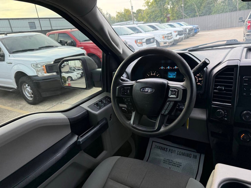 Ford F-150 Vehicle Full-screen Gallery Image 18