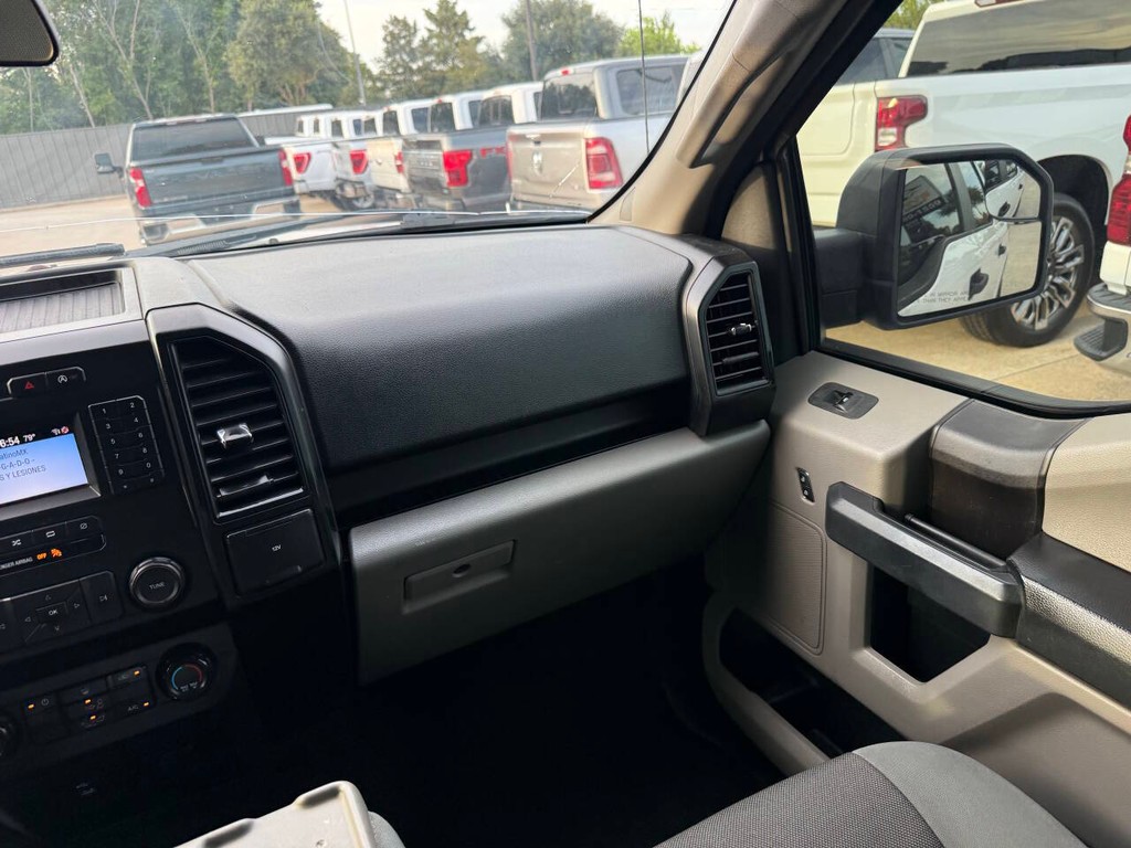 Ford F-150 Vehicle Full-screen Gallery Image 19