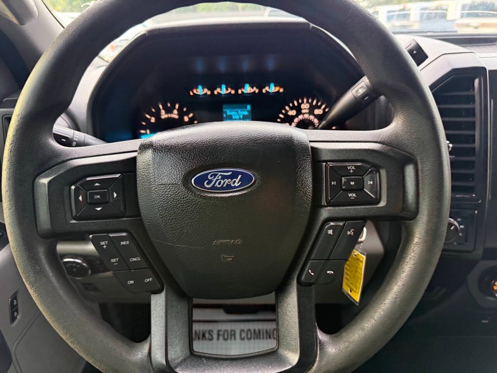 Ford F-150 Vehicle Full-screen Gallery Image 22