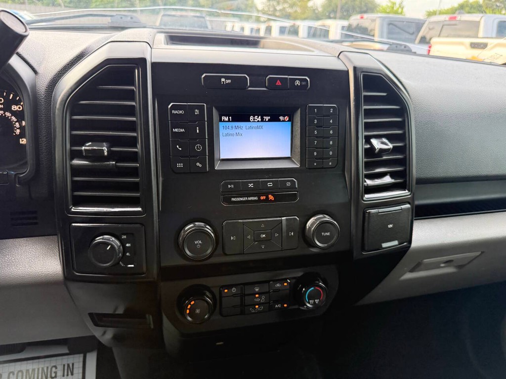 Ford F-150 Vehicle Full-screen Gallery Image 23