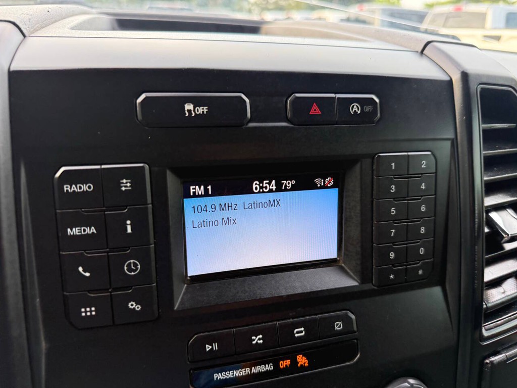 Ford F-150 Vehicle Full-screen Gallery Image 24