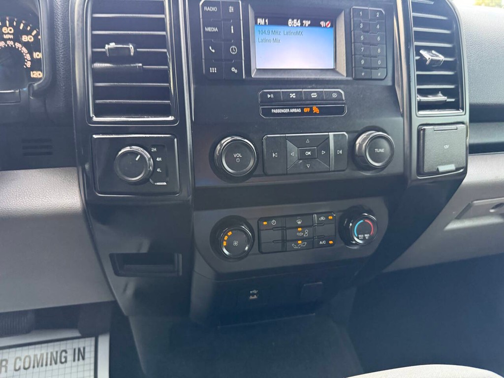 Ford F-150 Vehicle Full-screen Gallery Image 26