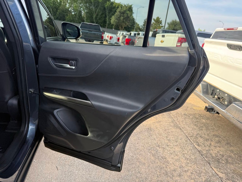 Toyota Venza Vehicle Full-screen Gallery Image 16