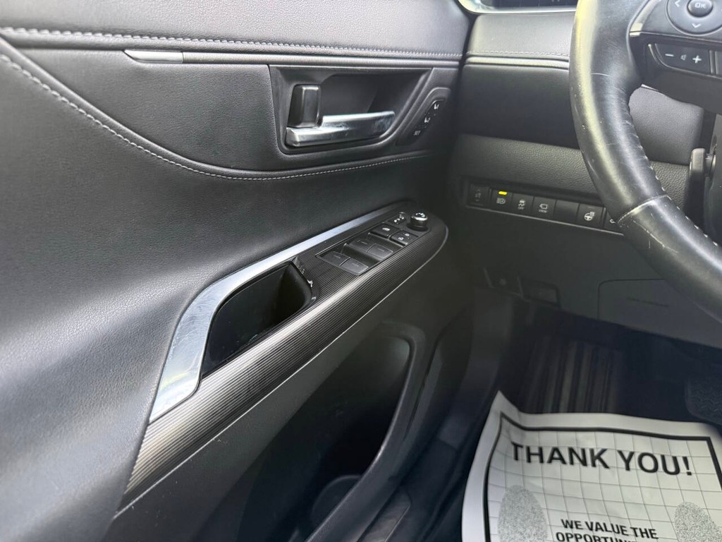 Toyota Venza Vehicle Full-screen Gallery Image 32