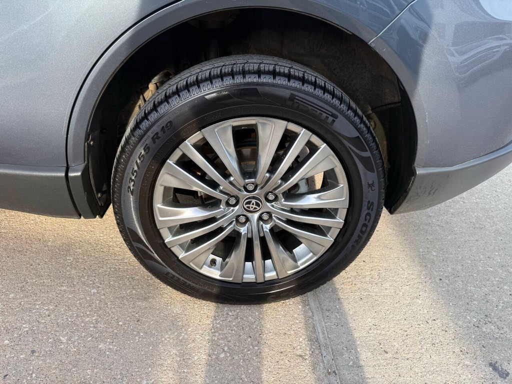 Toyota Venza Vehicle Full-screen Gallery Image 39