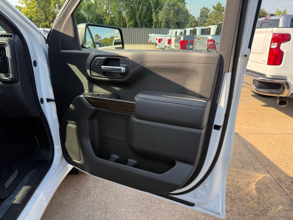GMC Sierra 1500 Vehicle Full-screen Gallery Image 11