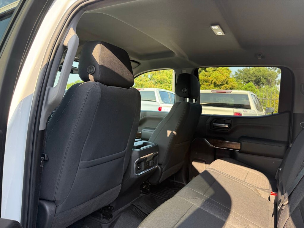 GMC Sierra 1500 Vehicle Full-screen Gallery Image 12