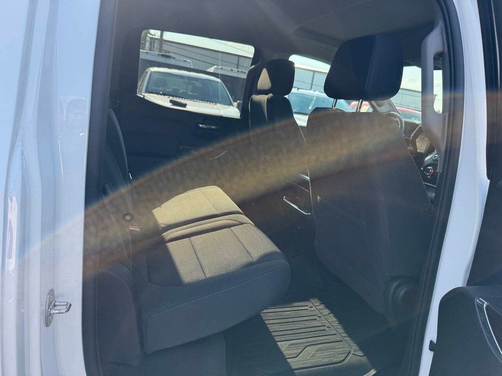 GMC Sierra 1500 Vehicle Full-screen Gallery Image 15