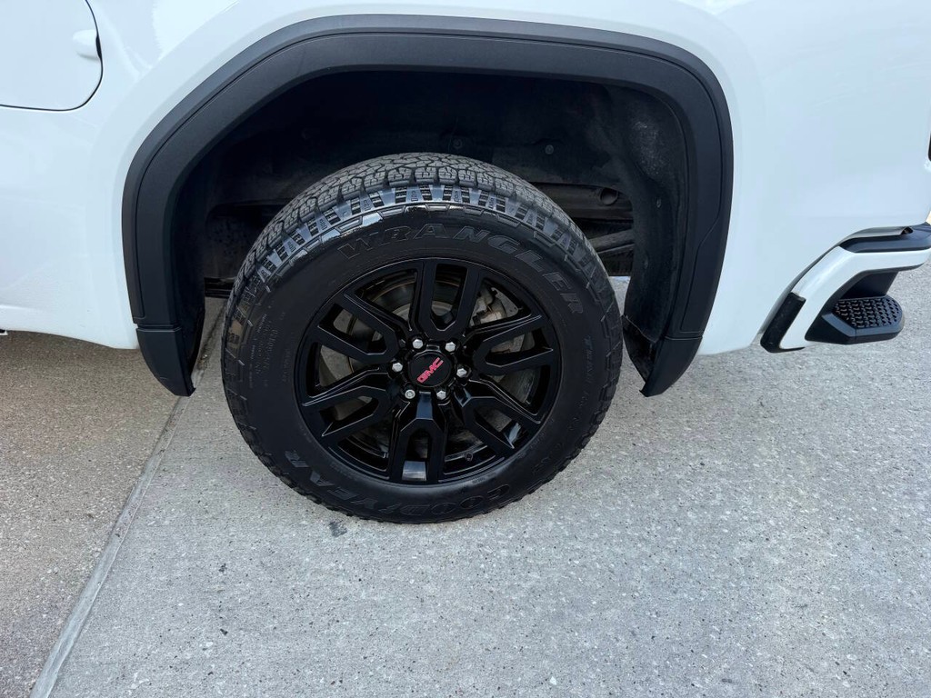 GMC Sierra 1500 Vehicle Full-screen Gallery Image 35
