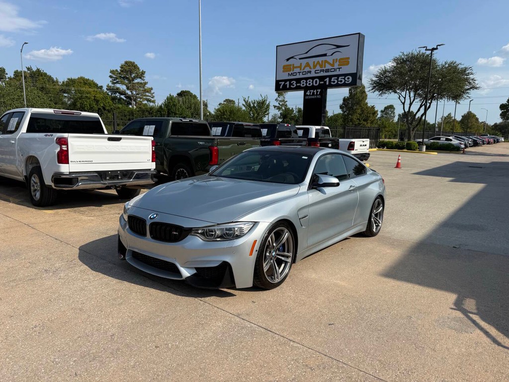 BMW M4 Vehicle Full-screen Gallery Image 03
