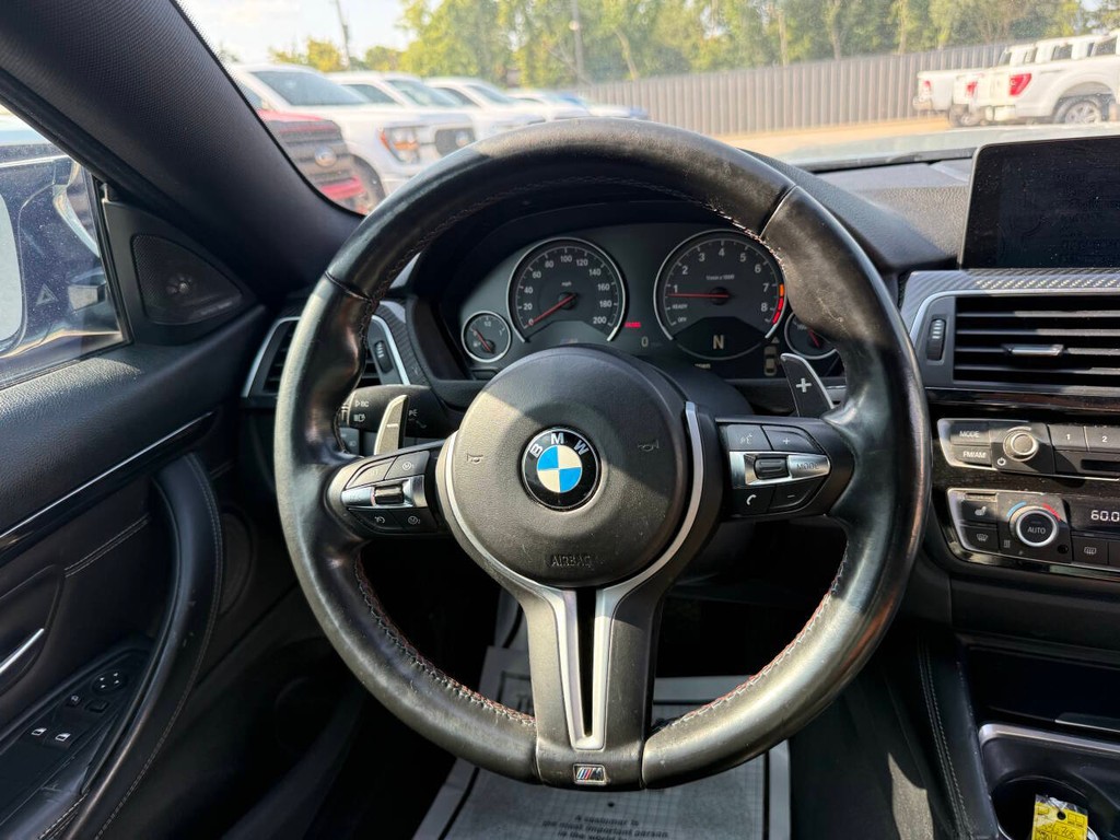 BMW M4 Vehicle Full-screen Gallery Image 17