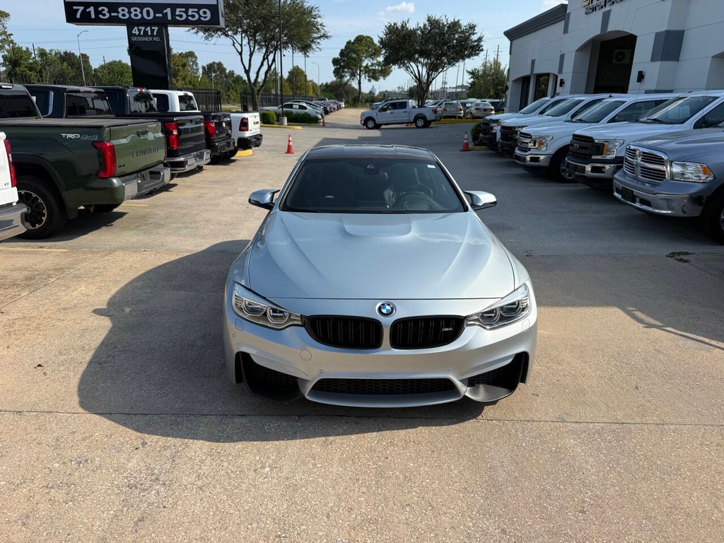 BMW M4 Vehicle Full-screen Gallery Image 33