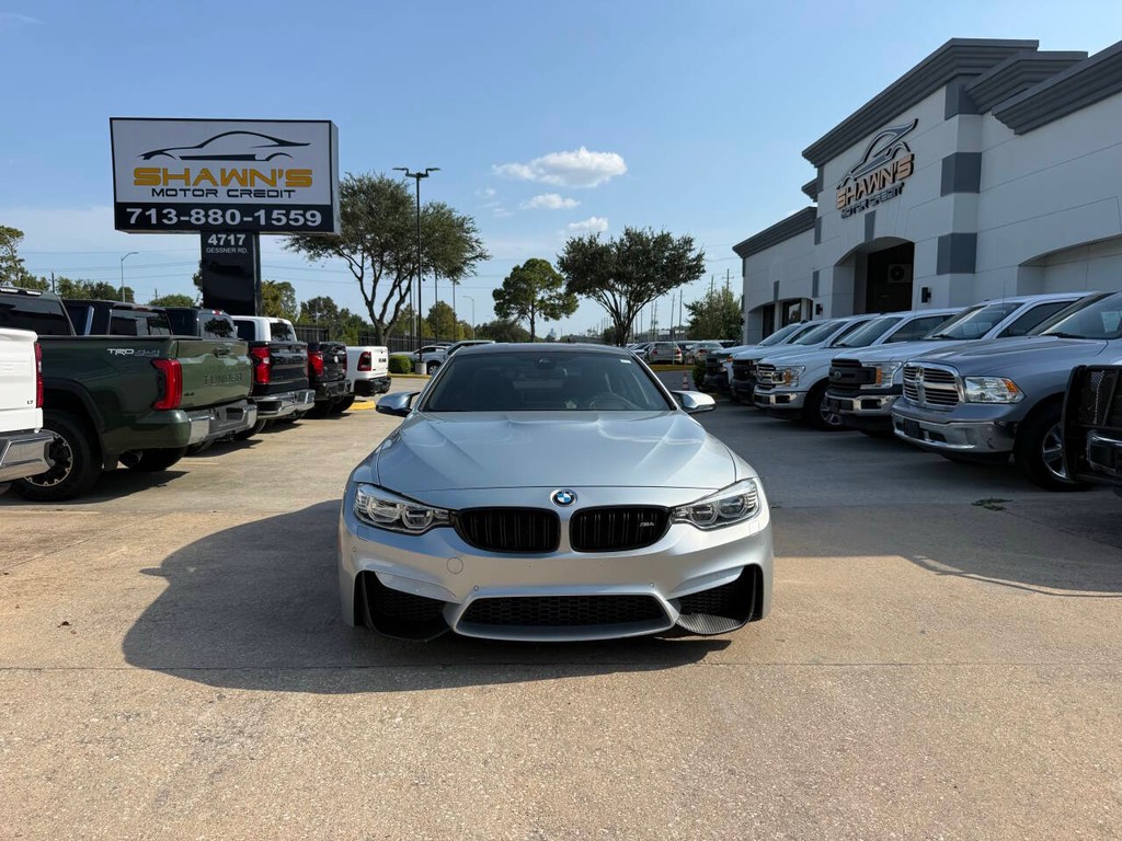 BMW M4 Vehicle Full-screen Gallery Image 34