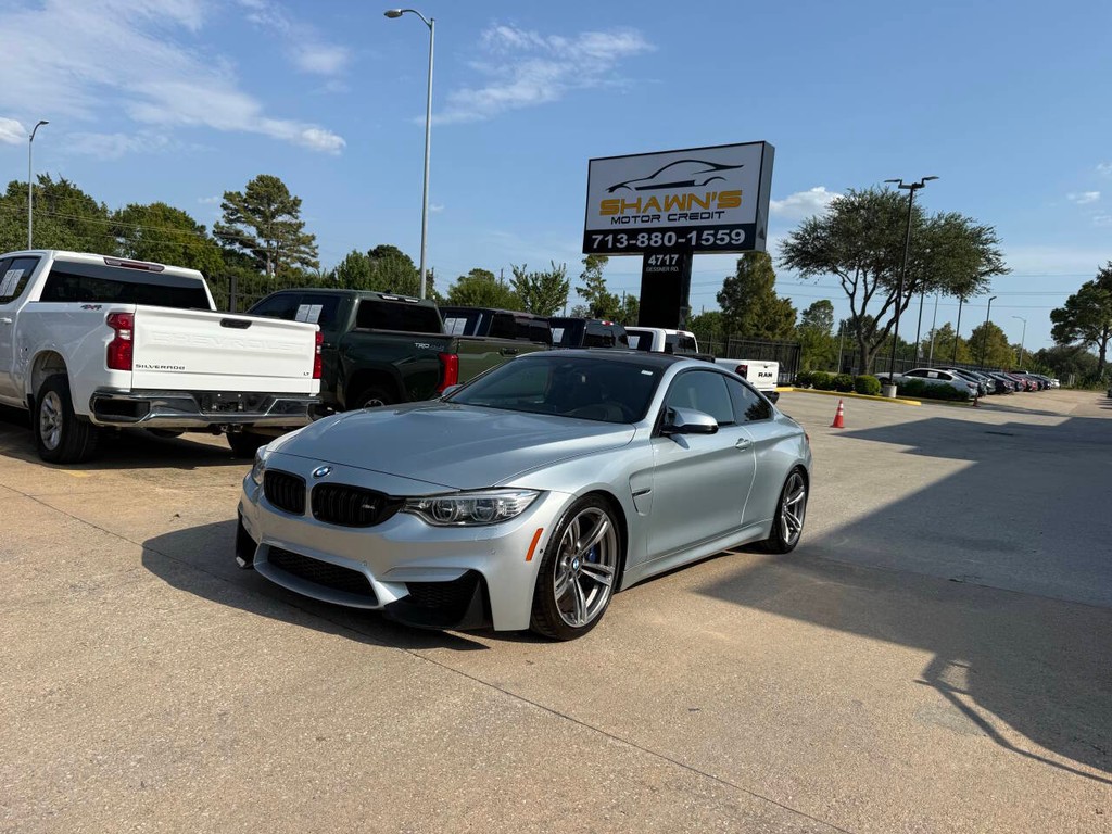 BMW M4 Vehicle Full-screen Gallery Image 36
